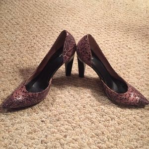 🌺Mossimo pink snakeskin heels🌺